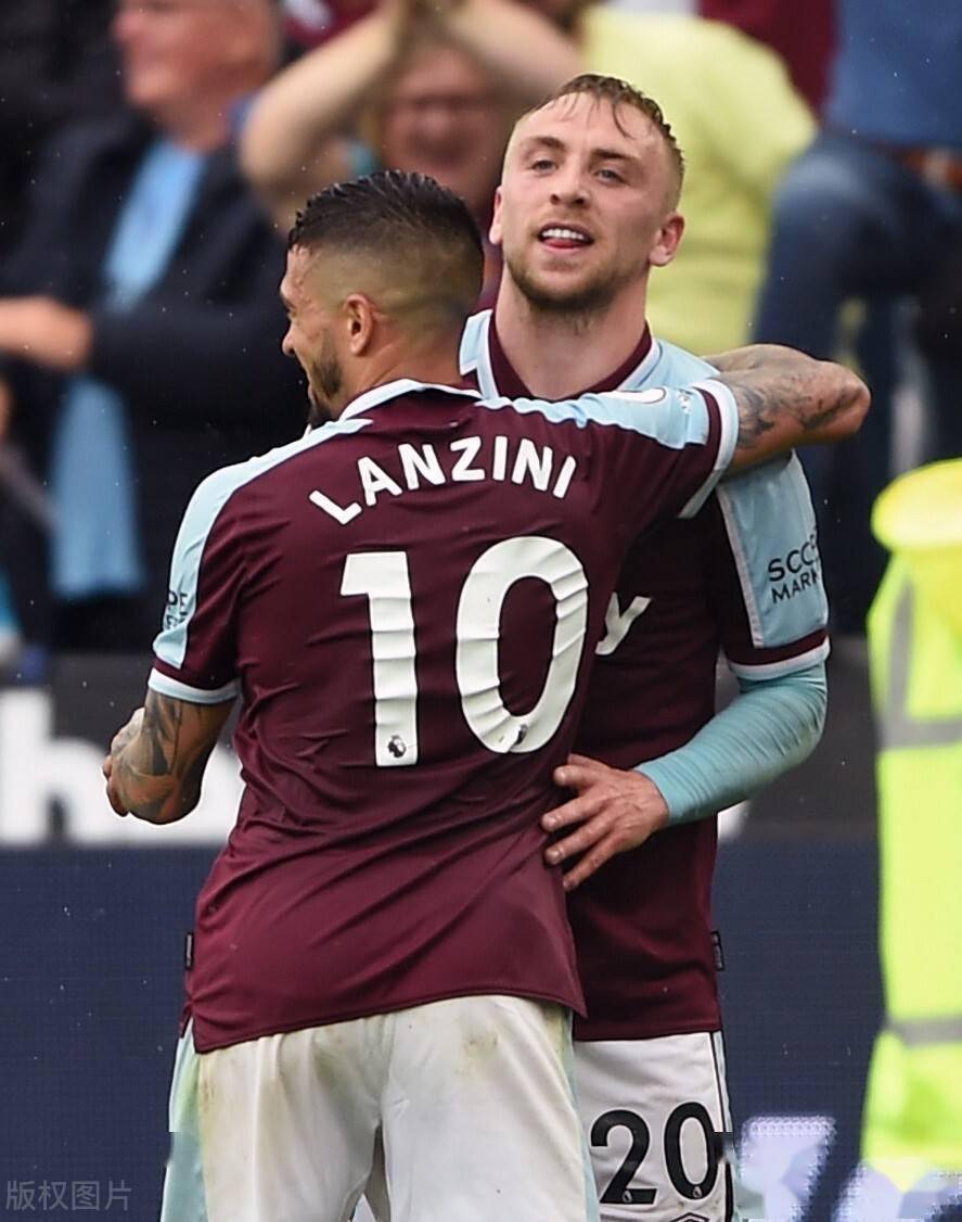 乐鱼体育app-里程碑夜！上海申花单刀错失，欧联今晨刷纪录，悬念犹存，临场指挥获称赞-乐鱼体育app